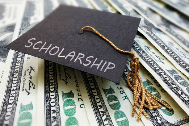istock Scholarship cap on money 888239682