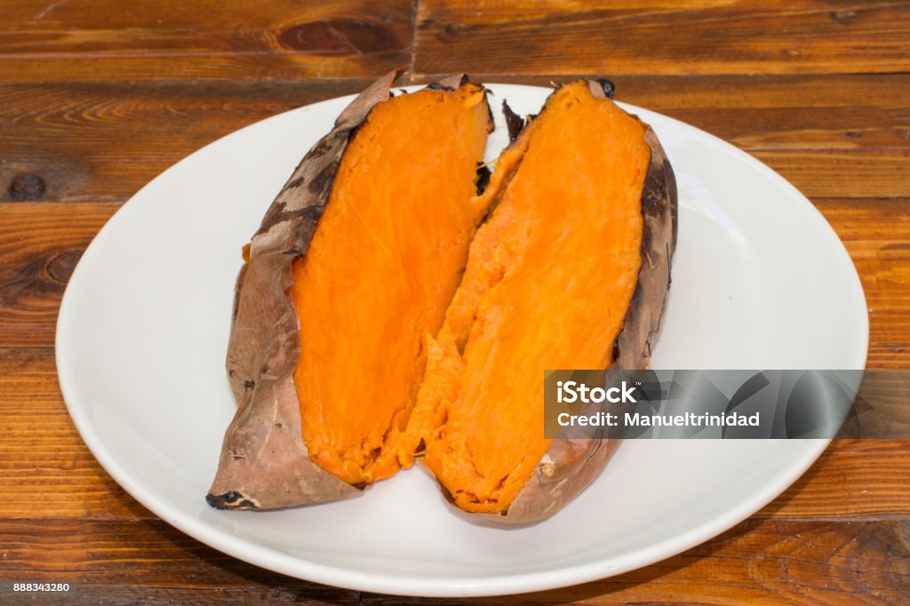 고구마 구이 고구마에 대한 스톡 사진 및 기타 이미지 - 고구마, 오븐 구이, 오븐에 굽기 - iStock 고구마 구이 고구마에 대한 스톡 사진 및 기타 이미지 - 고구마, 오븐 구이, 오븐에 굽기 - Istock