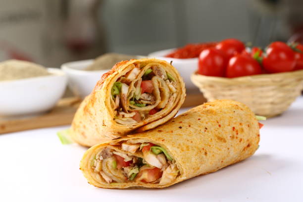 chicken wrap - prepared potato vegetable meat food stock-fotos und bilder