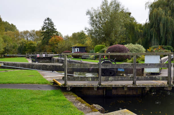 Lock in the River Thames at Lechlade Lock in the River Thames at Lechlade in the Coswold District (England) thames valley stock pictures, royalty-free photos & images