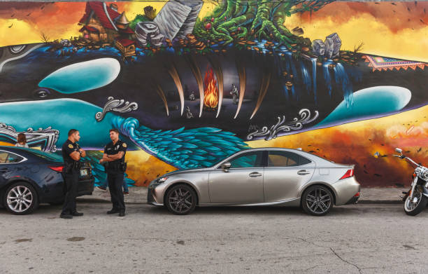 wynwood art district si prepara all'art basel - art basel miami beach immagine foto e immagini stock