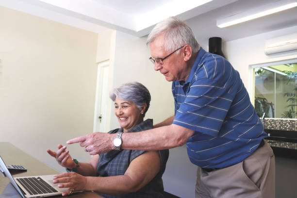 istock Senior couple and tecnologies 888492552