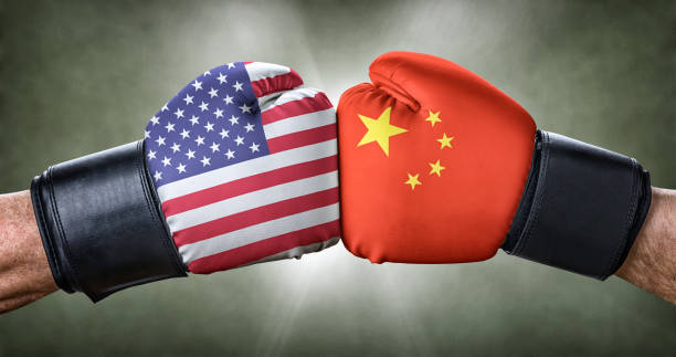 米国と中国の間のボクシングの試合 - boxing glove conflict rivalry fighting ストックフォトと画像