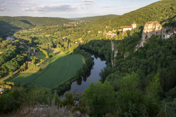 istock Saint-Cirq-Lapopie, France 888826040