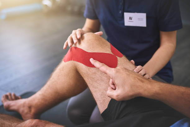 istock Pointing out the pain 888899516