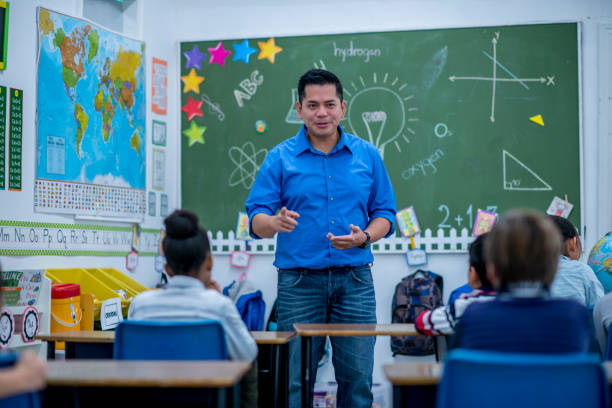 istock Male Teacher Leading The Class 888973244