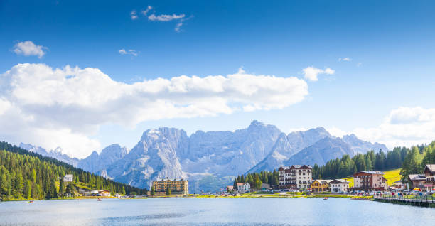 istock a Lake panorama -Italy 888994278