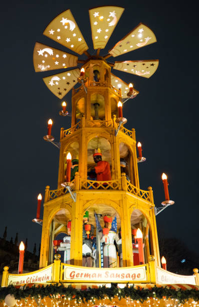 istock Christmas Market attraction 889009314