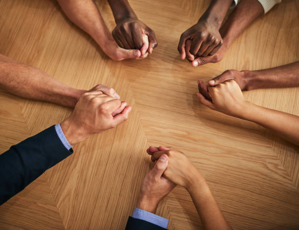 istock Small circle of colleague support 889031266