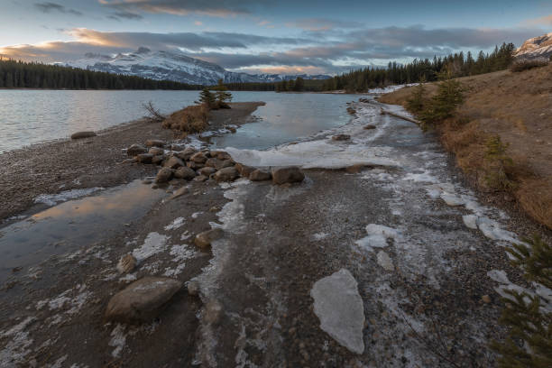 istock Mount Rundle and Two Jack Lake on Winter Morning 889055280