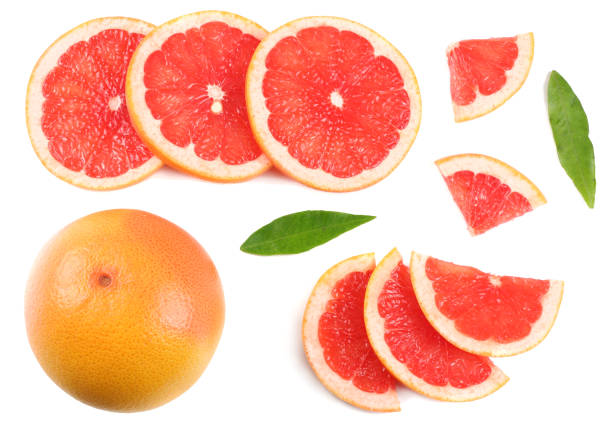 alimentos saludables. pomelo en rodajas aislado en vista superior de fondo blanco - pomelo fotografías e imágenes de stock