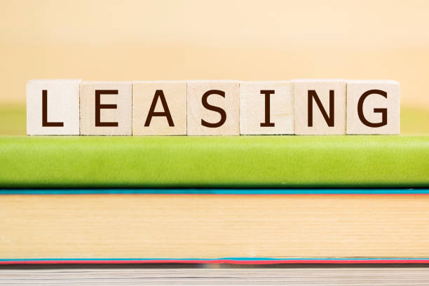 istock Leasing word built with letter cubes 889086366