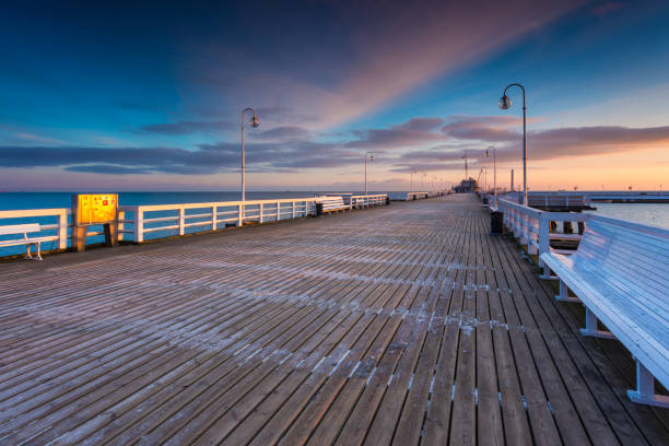 istock Cold morning at Pier in Sopot 889089522