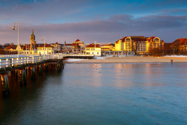 istock Cold morning at Pier in Sopot 889089602