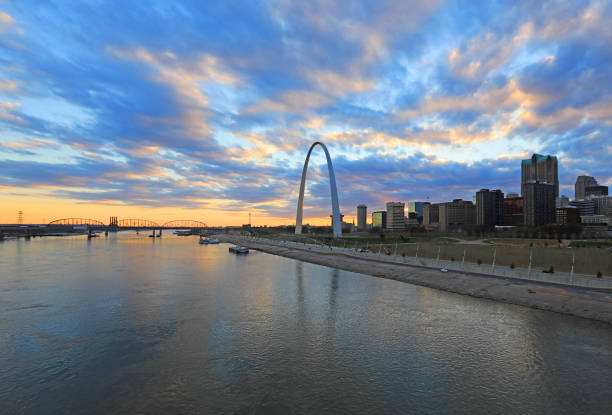 istock St. Louis, Missouri and the Gateway Arch 889090004