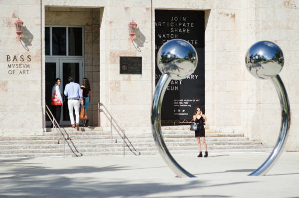 giant horseshoe ring piercing art basilea miami - art basel miami beach immagine foto e immagini stock