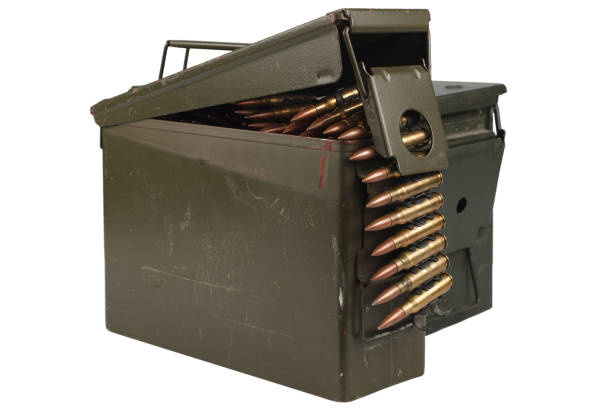 ammo can con munizioni e cintura munizioni - army usa text metal foto e immagini stock