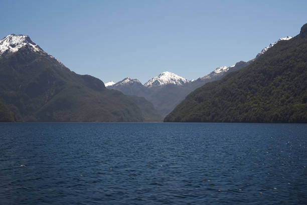 istock Lake Manapouri New Zealand C 889155152