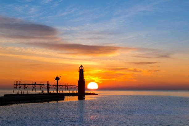 istock Colorful Lake Michigan Sunrisewith Algoma Wisconsin Lighthouse. 889168564