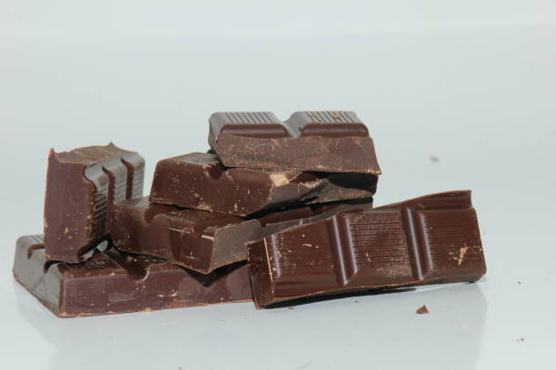 istock Pieces of a dark chocolate bar 889206730