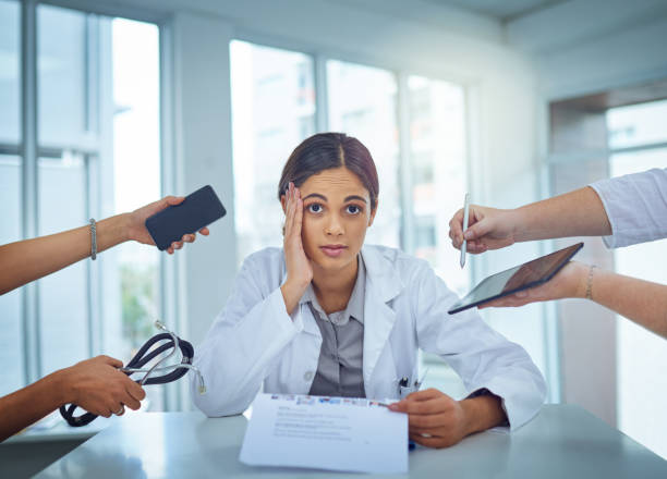 It's too chaotic to cope Portrait of a young female doctor looking stressed out in a demanding work environment overworked photos stock pictures, royalty-free photos & images