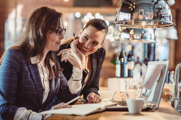 istock Businesswomen Working in The Cafeteria 889457234