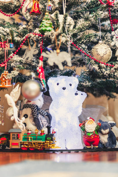istock Figure of polar bear with bear cub under Christmas tree 889504162