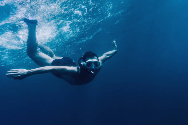 istock Sporty man free diver. 889548820