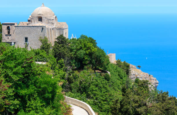 wybrzeże tyrreńskie z erice, sycylia, włochy - trapani sicily erice sky zdjęcia i obrazy z banku zdjęć