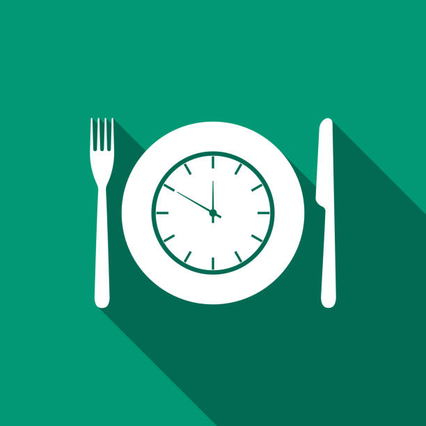 시계, 포크 및 칼 아이콘 긴 그림자와 격리 격판덮개. 점심 시간입니다. 식사, 영양 정권, 식사 시간 및 다이어트 개념. 평면 디자인입니다. 벡터 일러스트 레이 션 - 시침 일러스트 stock illustrations