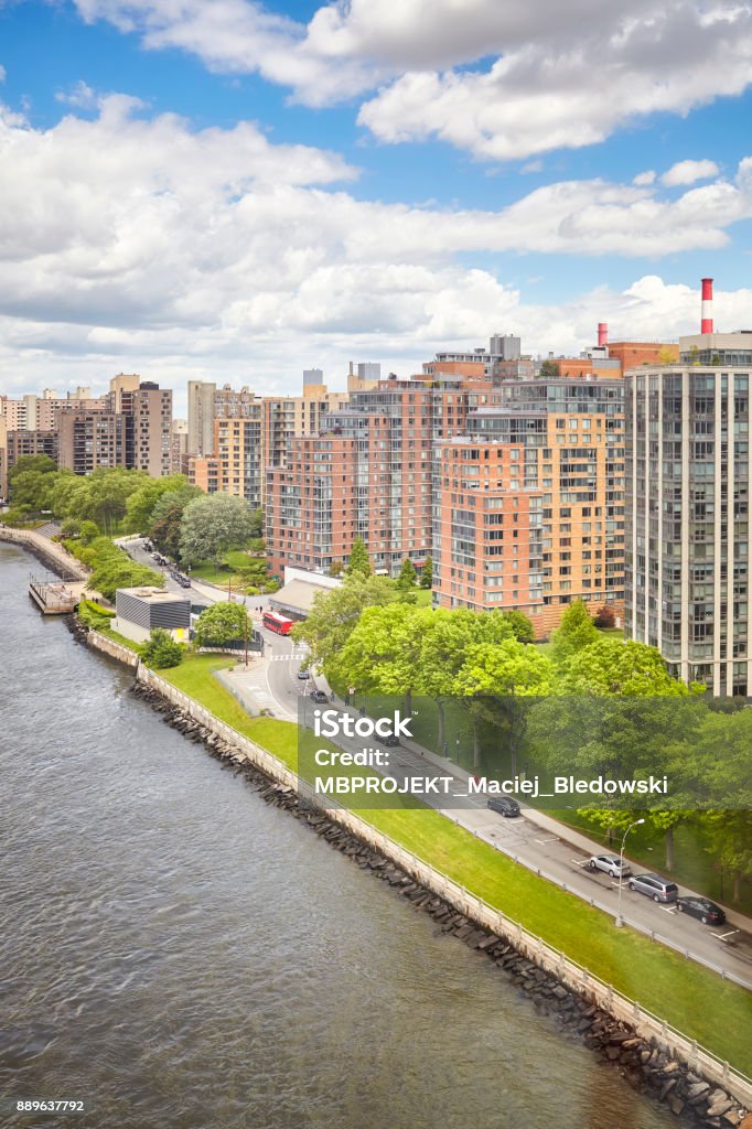 Foto aerea sul lungomare di Roosevelt Island, New York. - Foto stock royalty-free di Acqua