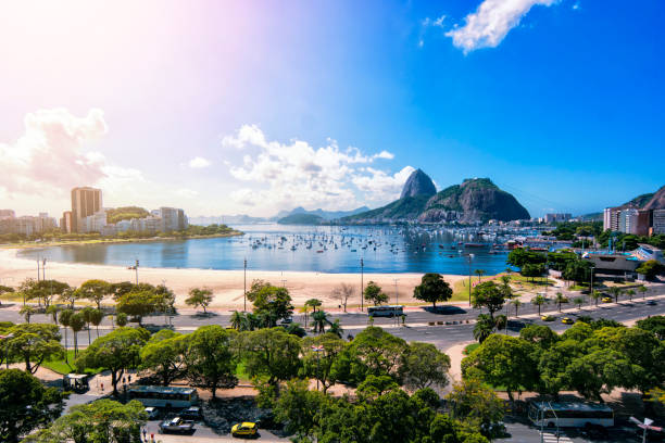 rio de janeiro - rio de janeiro guanabara bay sugarloaf mountain beach zdjęcia i obrazy z banku zdjęć