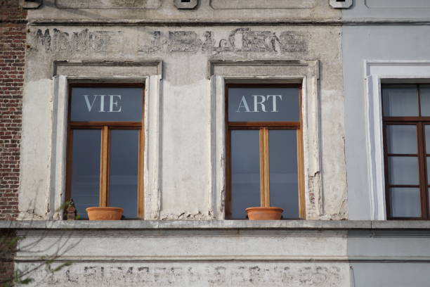 istock Vie Art on glass windows in Brussels 889658424