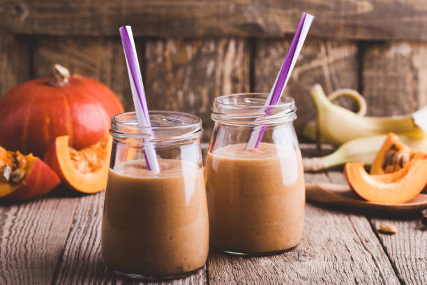 istock Pumpkin spice smoothie with bananas 889700008