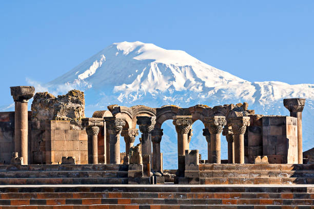 remains of zvartnots temple and mount ararat, armenia. - mountain temple imagens e fotografias de stock