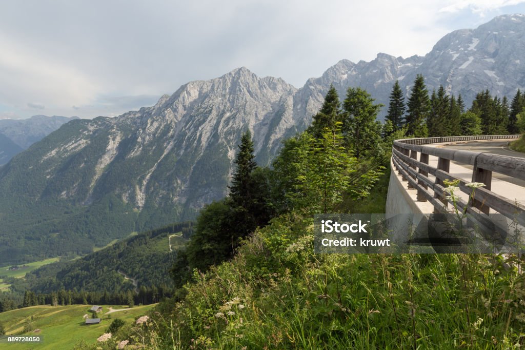 Rossfeld Panoramastraße über die Berge zwischen Deutschland und Österreich - Lizenzfrei Alpen Stock-Foto