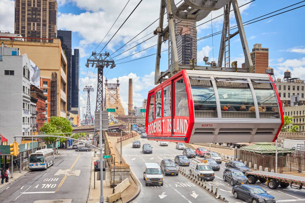 Cable car arrives at Manhattan station. New York, USA - May 26, 2017: Cable car arrives at Manhattan station. The tram connects Roosevelt Island to the Upper East Side of Manhattan. roosevelt island stock pictures, royalty-free photos & images