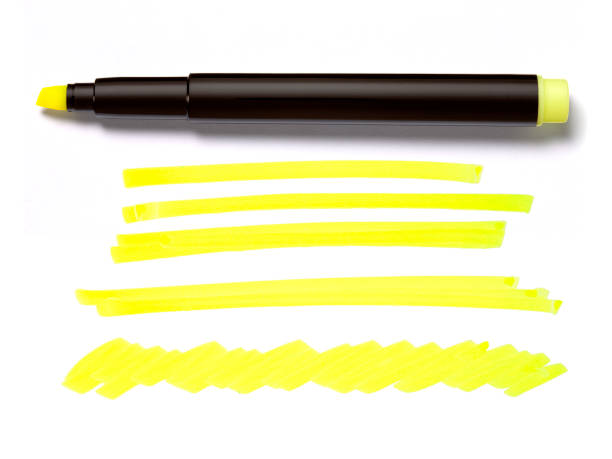 zakreślacz pióro i doodles - highlighter felt tip pen yellow pen zdjęcia i obrazy z banku zdjęć