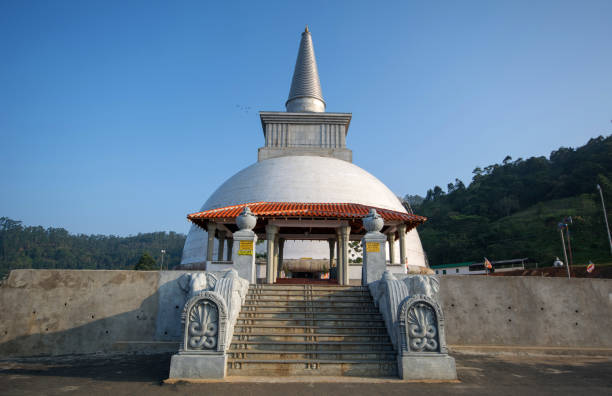 istock Kotmale Mahaweli maha Stupa, Sri Lanka 889814460