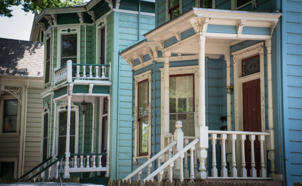 istock Victorian Houses in Sacramento 889826506