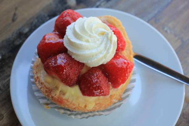 istock Fresh strawberry confectionery 889833870