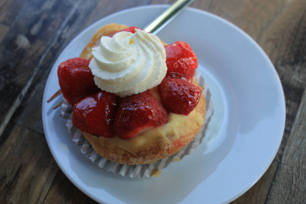 istock Fresh strawberry confectionery 889843706