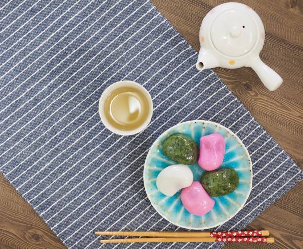 istock Asian food Wind tteok, Songpyeon 889948784