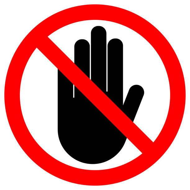 kein eintrag zeichen. stoppen sie palm handsymbol in rot durchgestrichenen kreis. vektor - do not disturb sign illustrations stock-grafiken, -clipart, -cartoons und -symbole