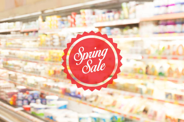 istock Blurred Background: Shopping at mall concept with Spring Sale label 890092412