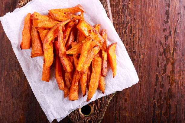 istock Sweet potato chips on board 890138750