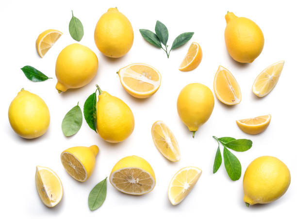 limoni maturi e foglie di limone. - limone foto e immagini stock