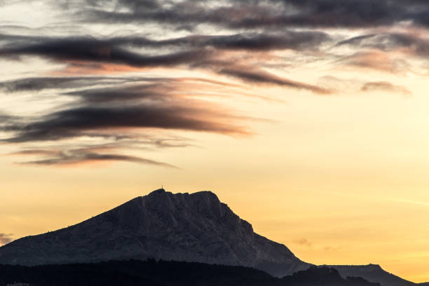istock sunrise on Sainte-Victoire mountain 890227042