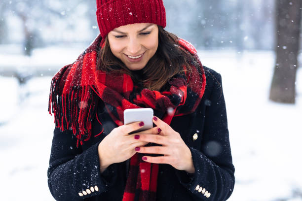 istock young girl texting her boyfriend 890229122