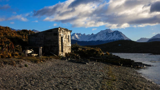 хижина - argentina patagonia andes landscape стоковые фото и изображения